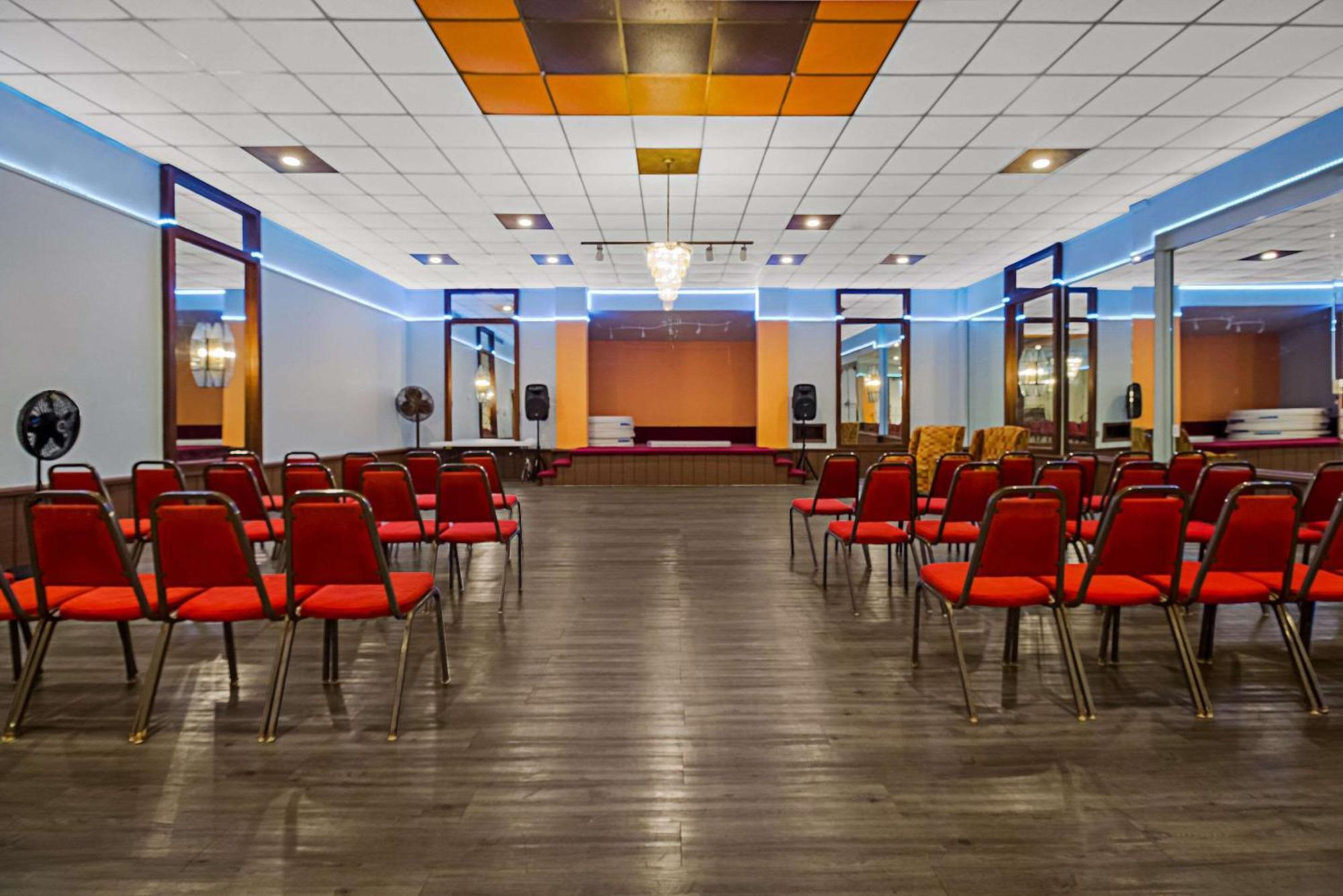 Rodeway Inn Conference Center Beaumont Buitenkant foto