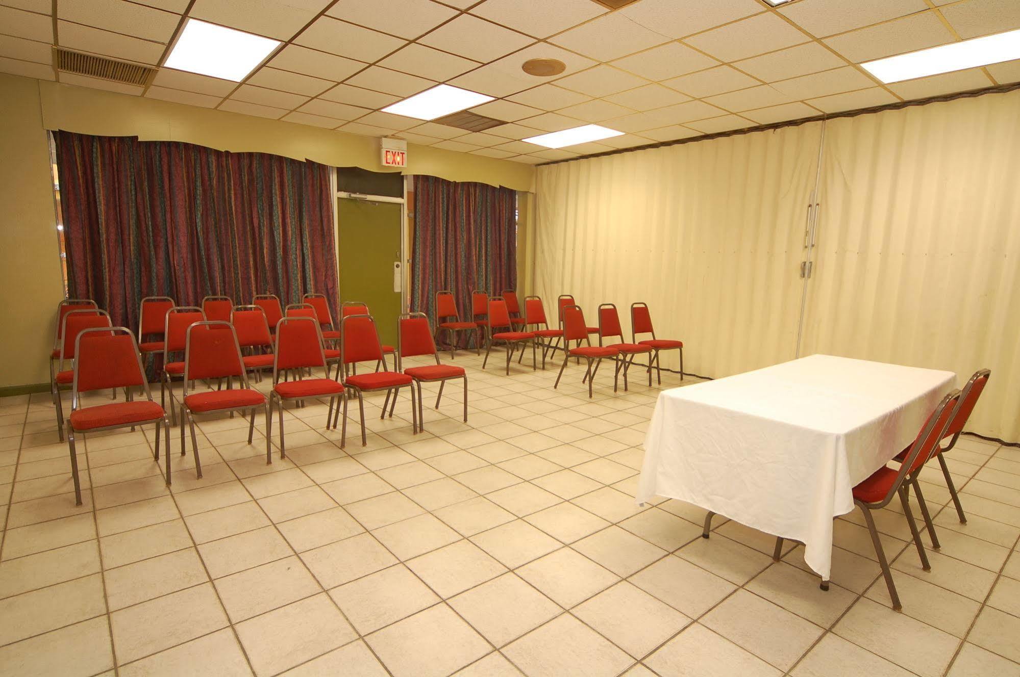 Rodeway Inn Conference Center Beaumont Buitenkant foto